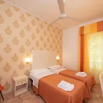 Ariston Hotel 2*