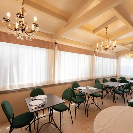 Ariston 酒店 里乔内